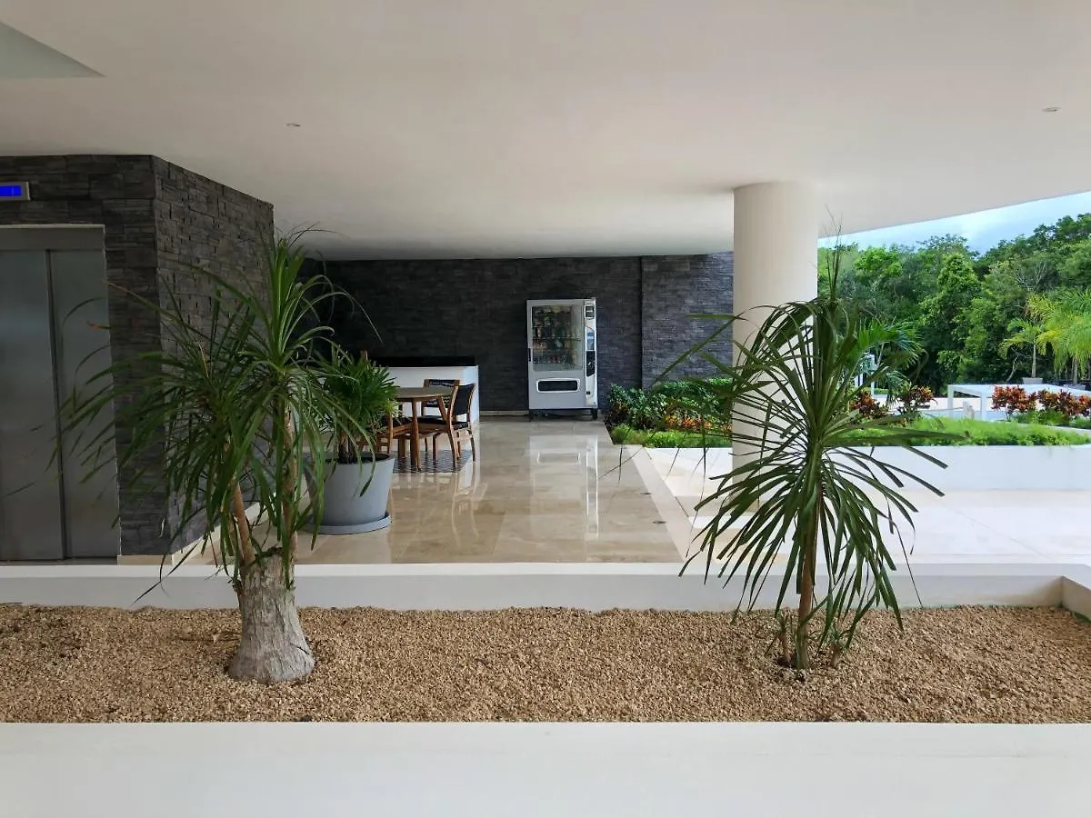 Pleasant Condo With Balcony And Superb Pool & Facilities Magical Location Akumal Apartment