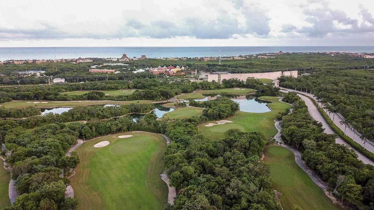Pleasant Condo With Balcony And Superb Pool & Facilities Magical Location Akumal